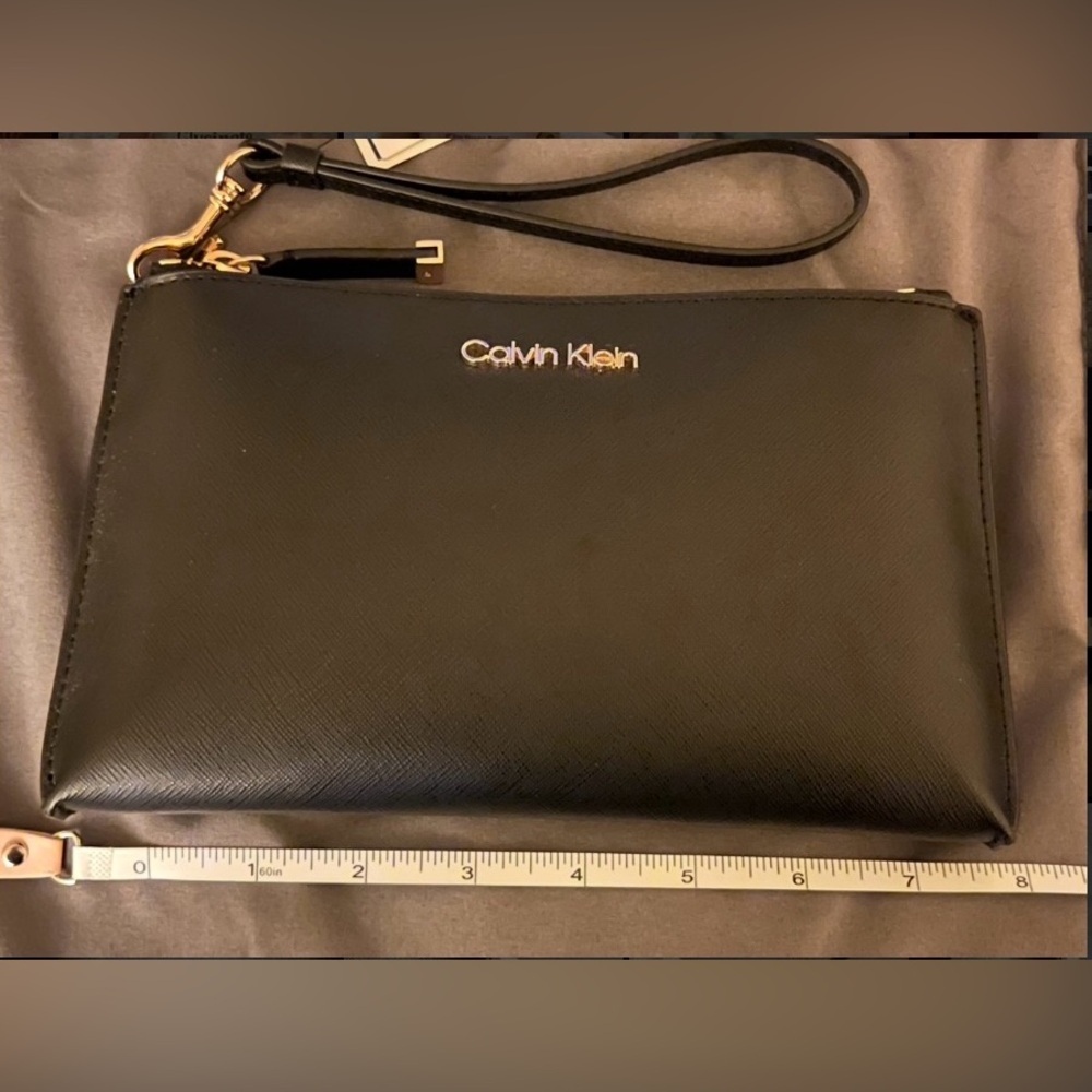 BNWT Calvin Klein Black Clutch Zip Wristlet - Picture 5 of 7